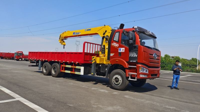 隨車起重運(yùn)輸車